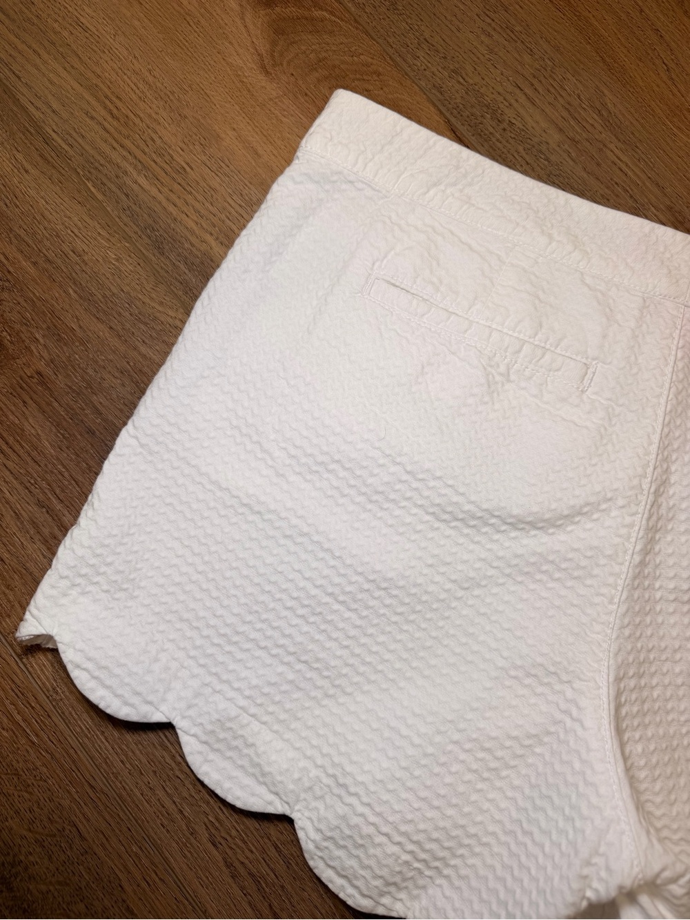 Lilly Pulitzer Buttercup Scalloped Shorts White Size 10 Preppy Jacquard Preppy - Picture 8 of 13